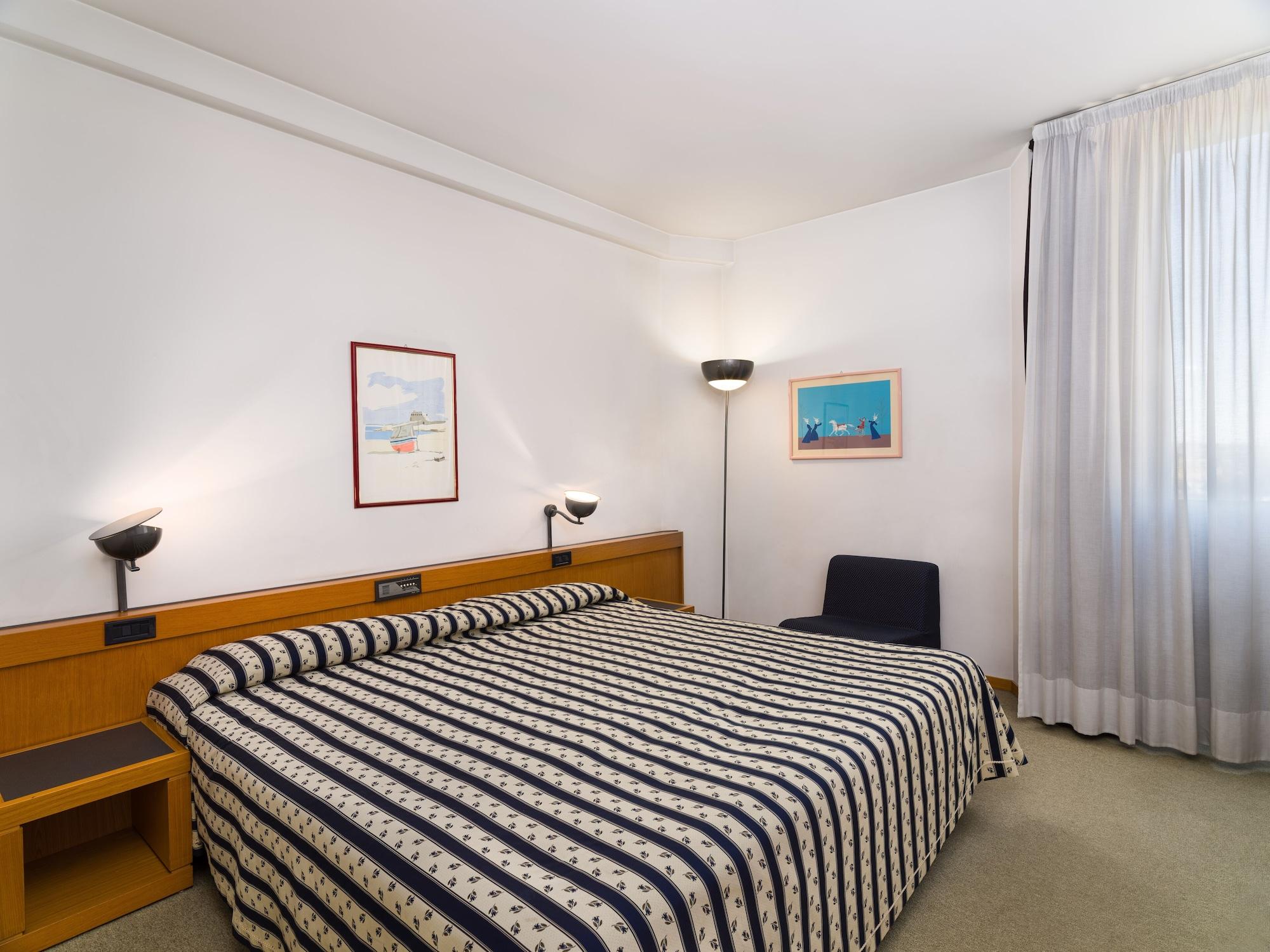 Grand Hotel Tiziano E Dei Congressi Lecce Esterno foto
