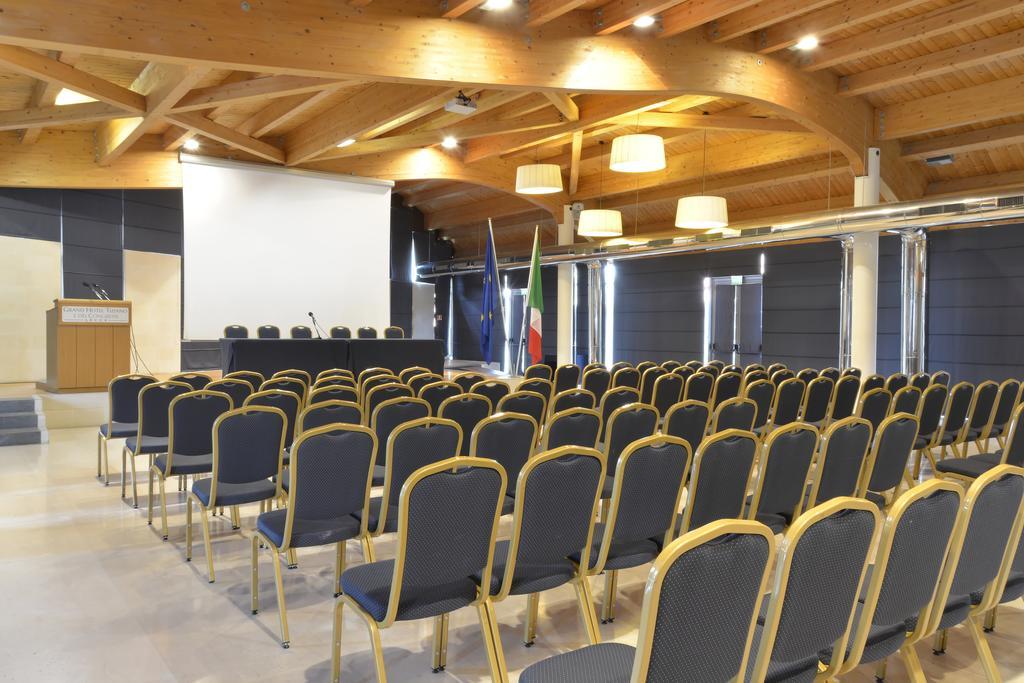 Grand Hotel Tiziano E Dei Congressi Lecce Esterno foto