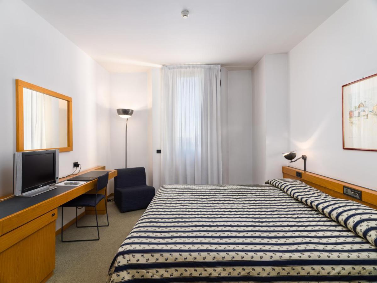 Grand Hotel Tiziano E Dei Congressi Lecce Esterno foto