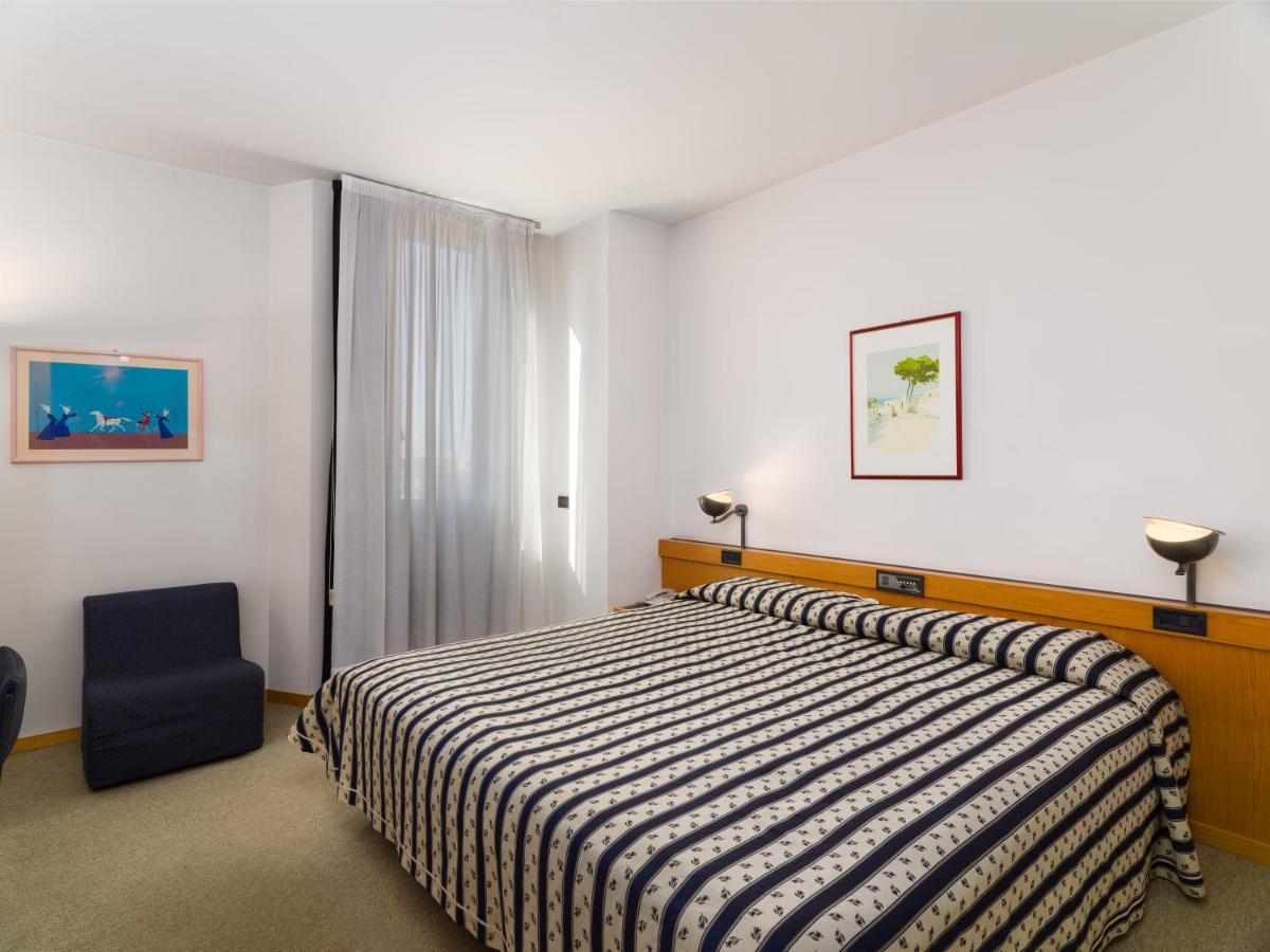 Grand Hotel Tiziano E Dei Congressi Lecce Esterno foto